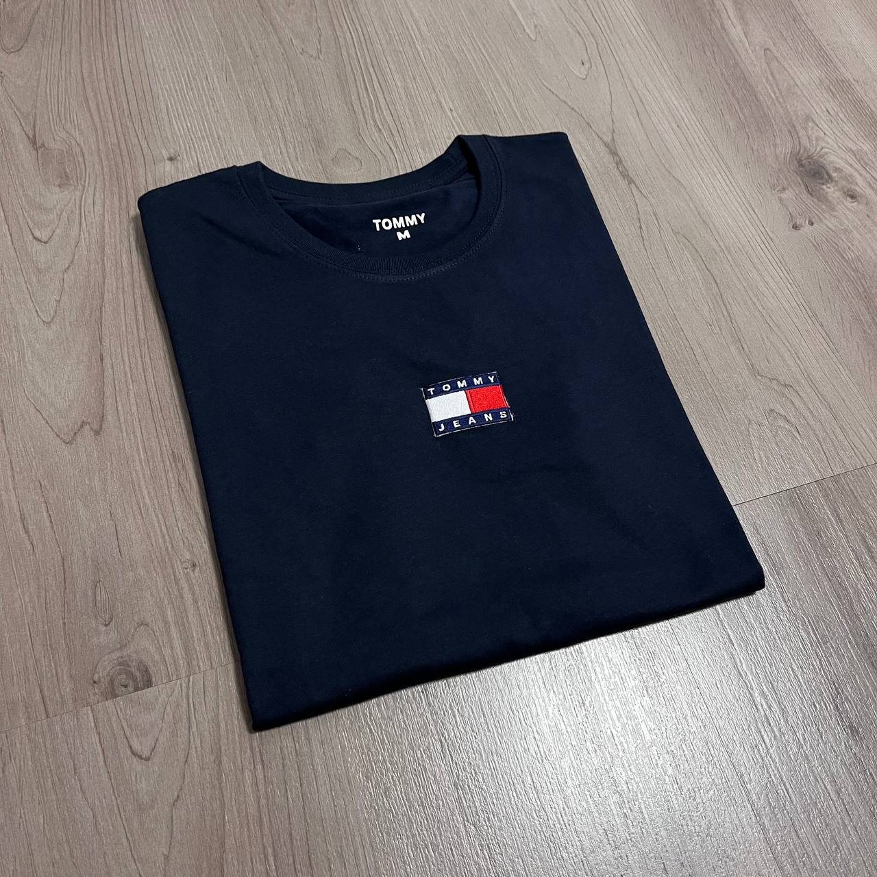 CAMISETA TOMMY LOGO CENTRO