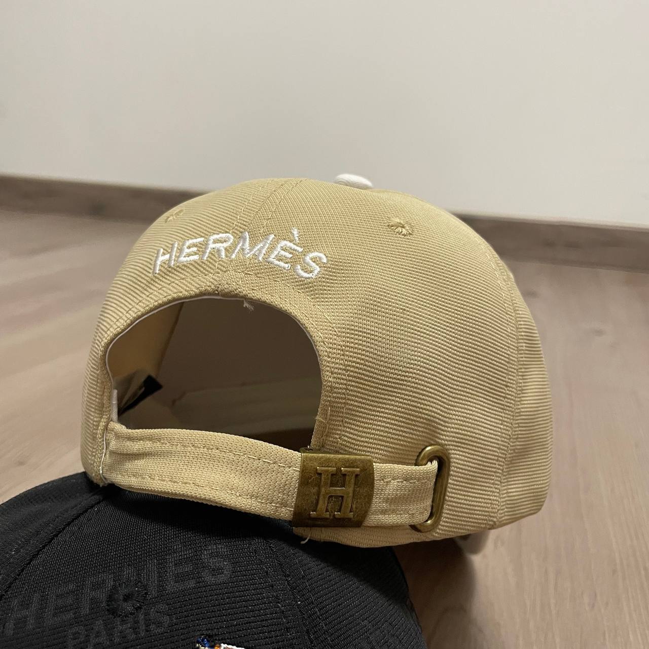 GORRA HERMES BEIGE/BLANCO
