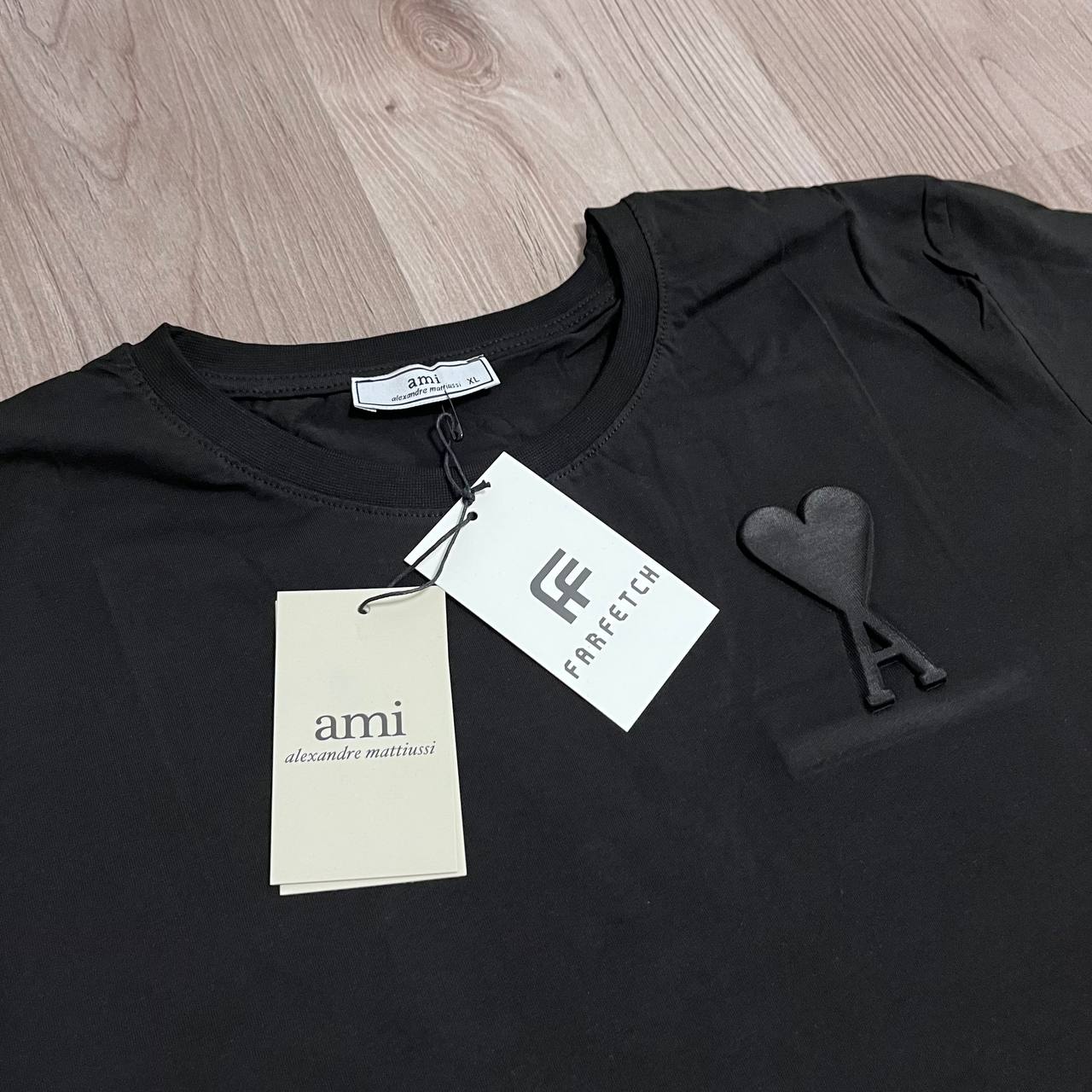 CAMISETA AMI NEGRA ELASTICA