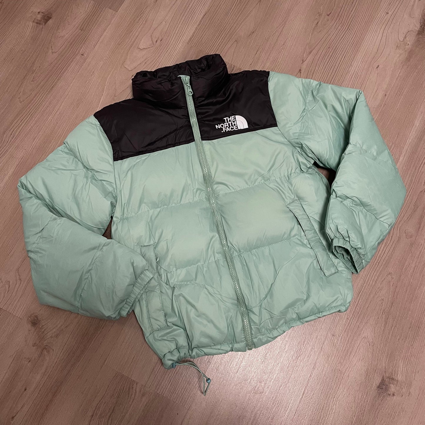 CHAQUETÓN ACOLCHADO BORDADO NORTH FACE GREEN/BLACK