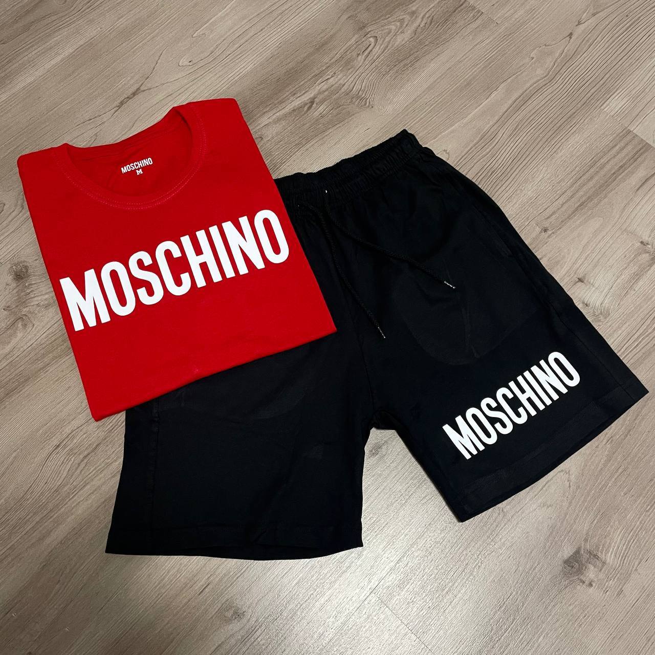 Conjunto corto Moschino