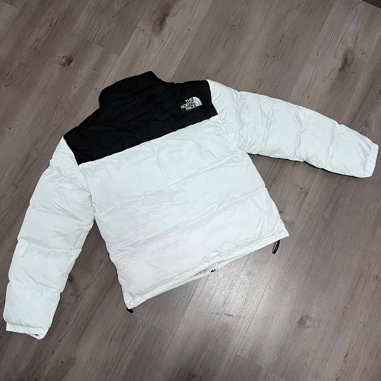 CHAQUETÓN ACOLCHADO BORDADO NORTH FACE WHITE BLACK