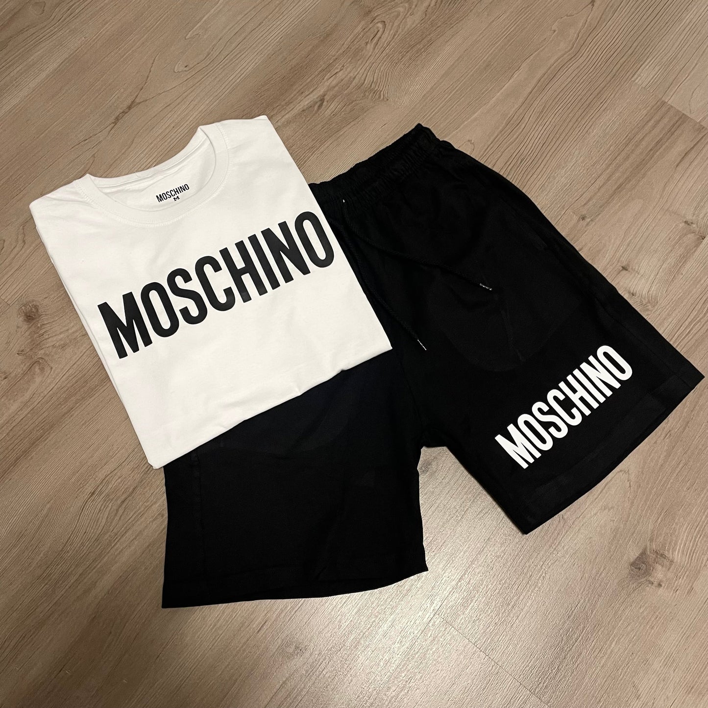 Conjunto corto MOSCHINO