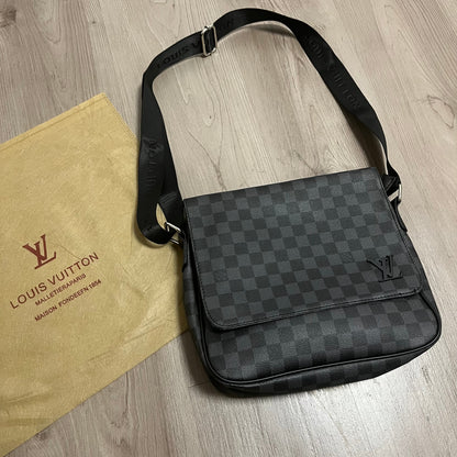 BANDOLERA GRANDE LV CUADROS BLACK