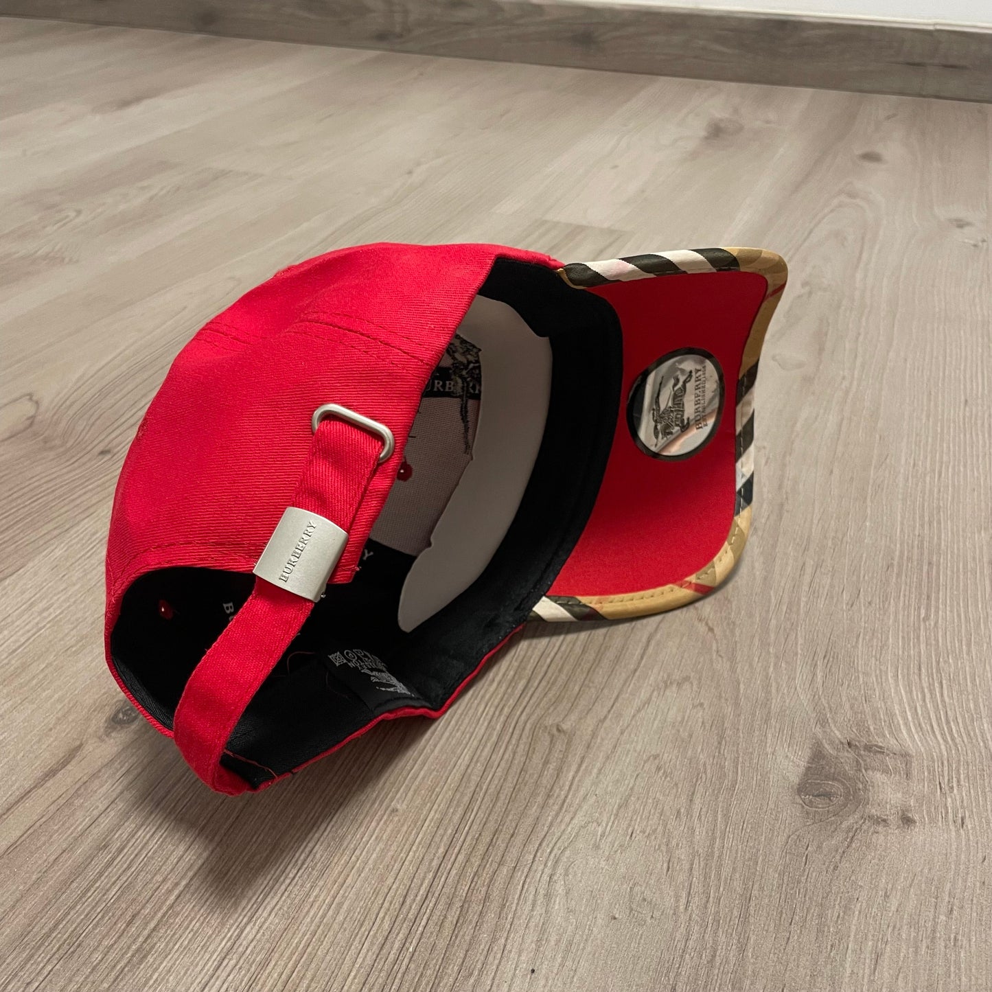 GORRA BURBERRY ROJA