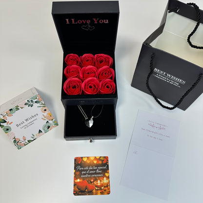 CAJA DE ROSAS ETERNAS CON COLLAR