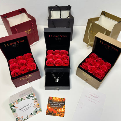 CAJA DE ROSAS ETERNAS CON COLLAR