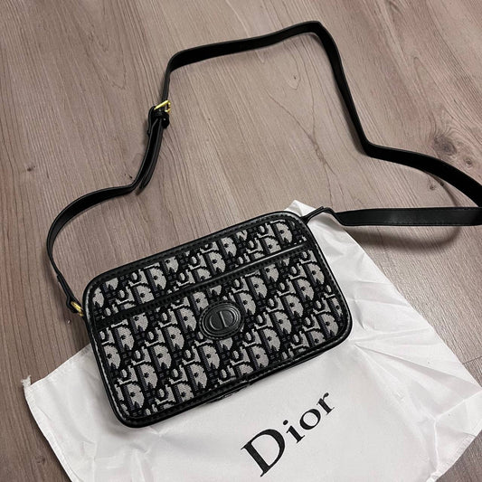 BOLSO DE CHICA DIOR MONOGRAMA