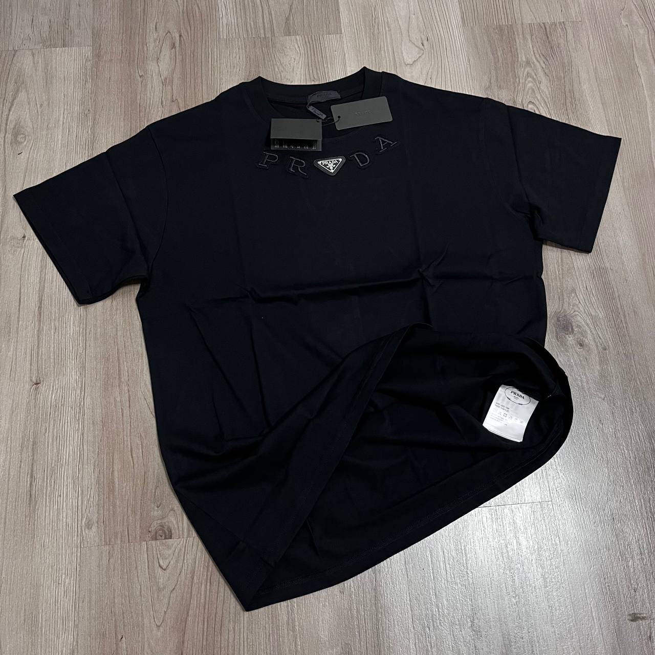 Camiseta OVERSIZE PRADA BORDADO NEGRO