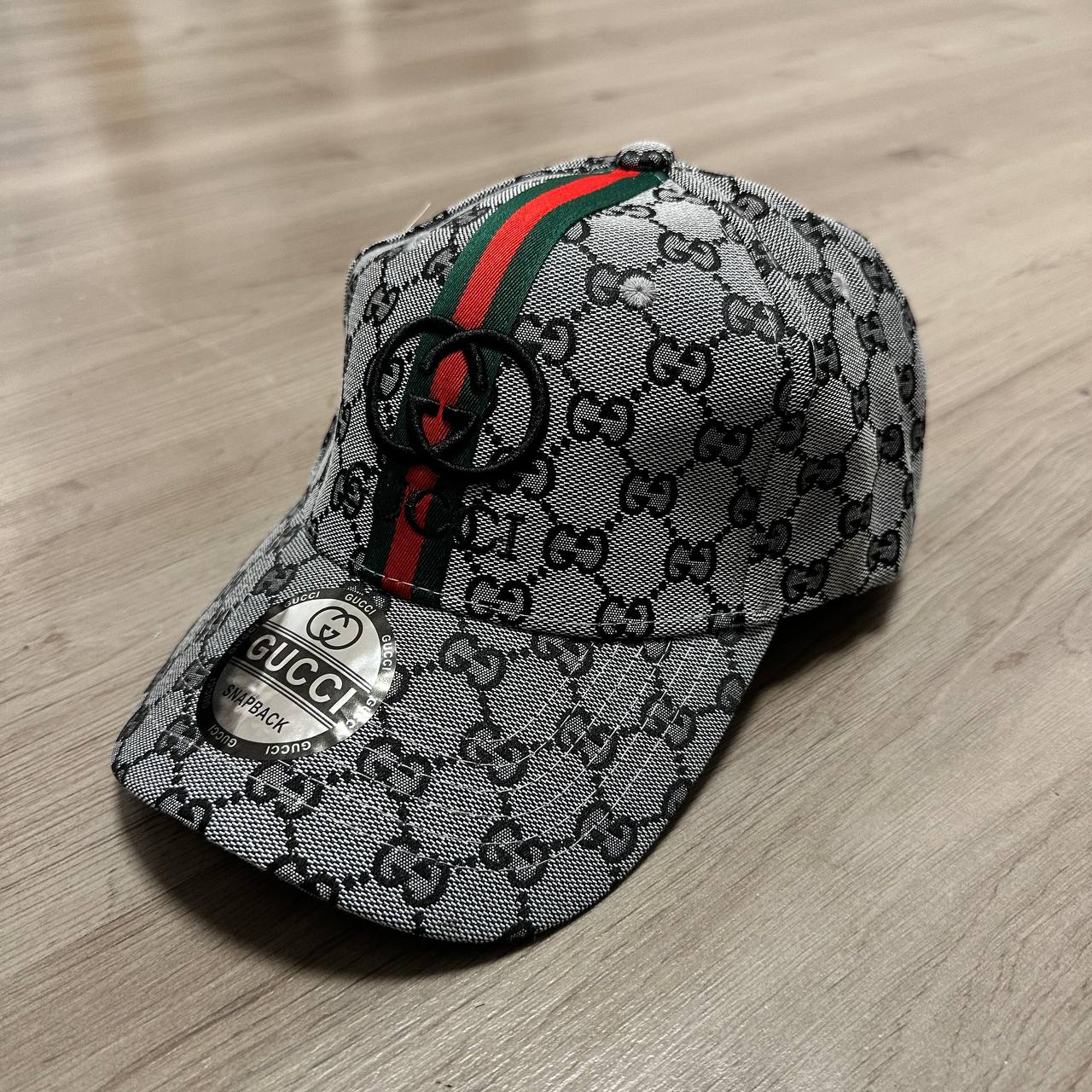 GORRA GUCCI GRIS