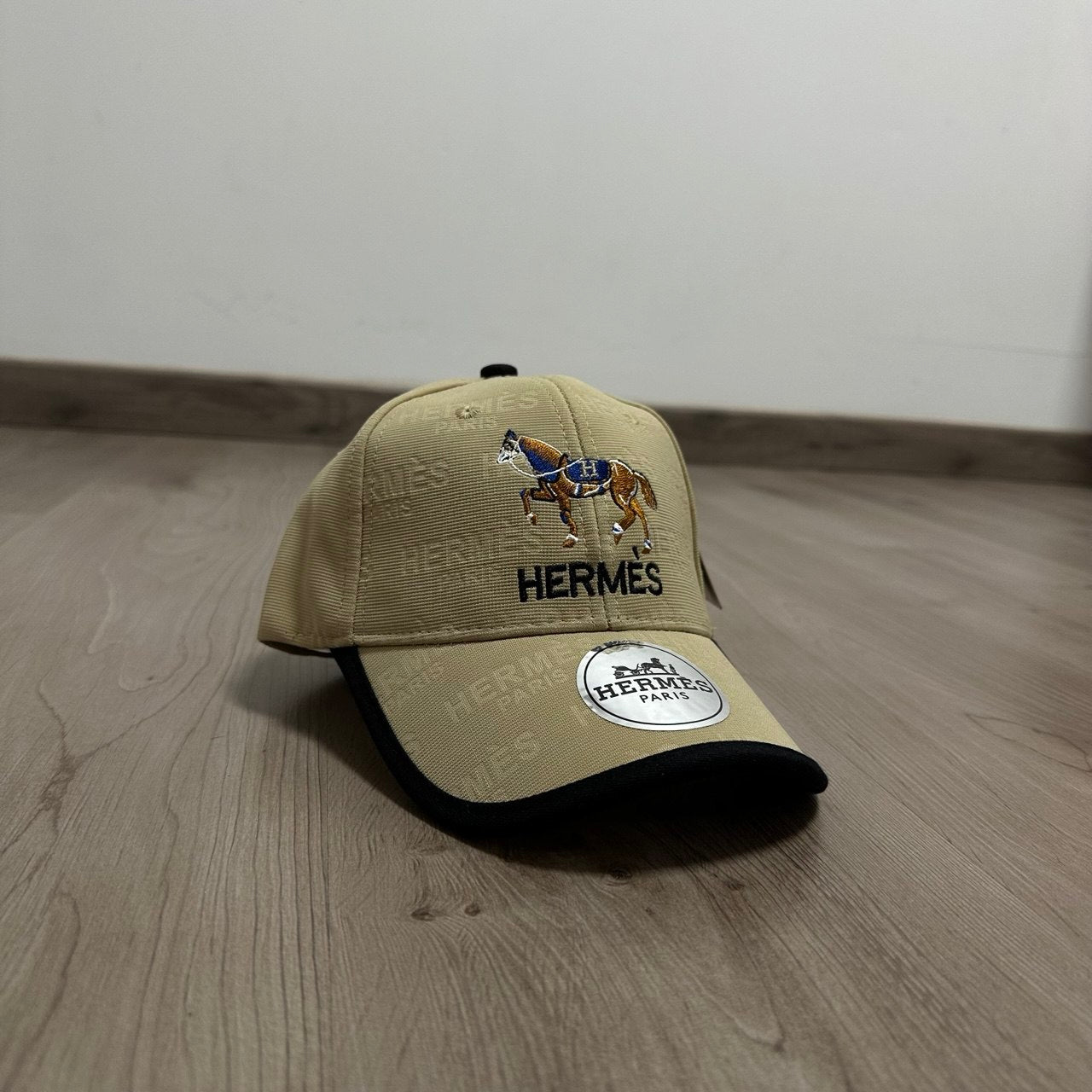 GORRA HERMES BEIGE/NEGRO