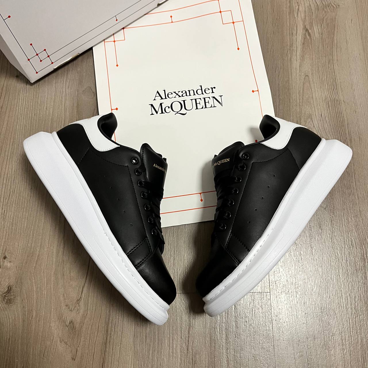 ALEXANDER MCQUEEN BLACK/WHITE