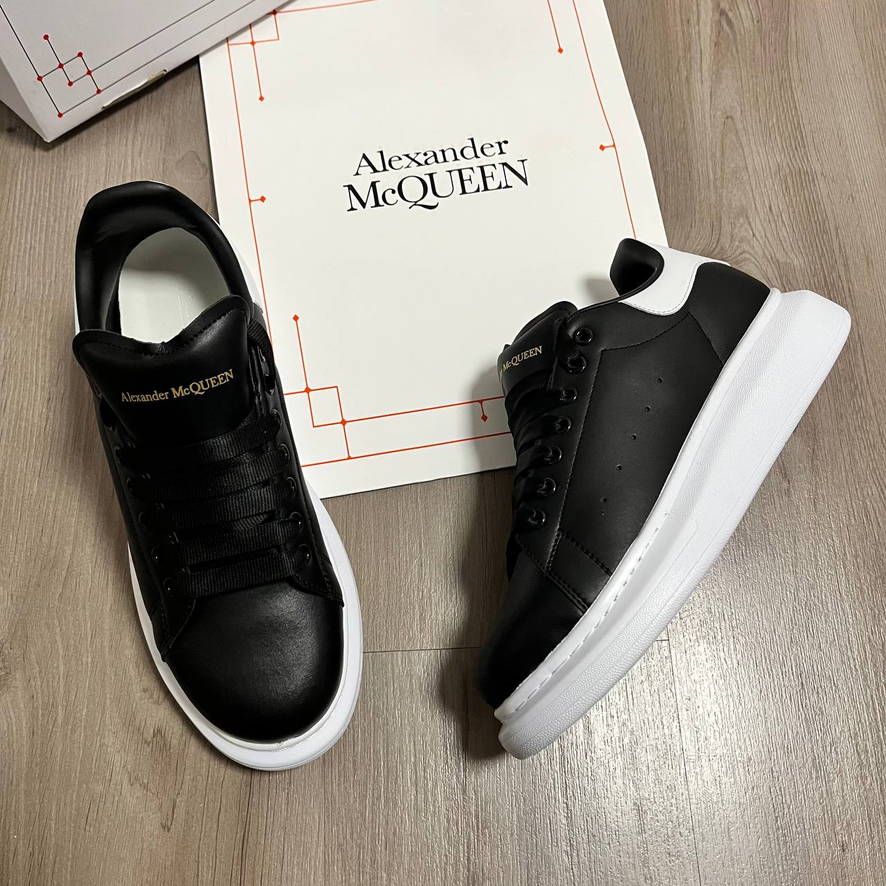 ALEXANDER MCQUEEN BLACK/WHITE