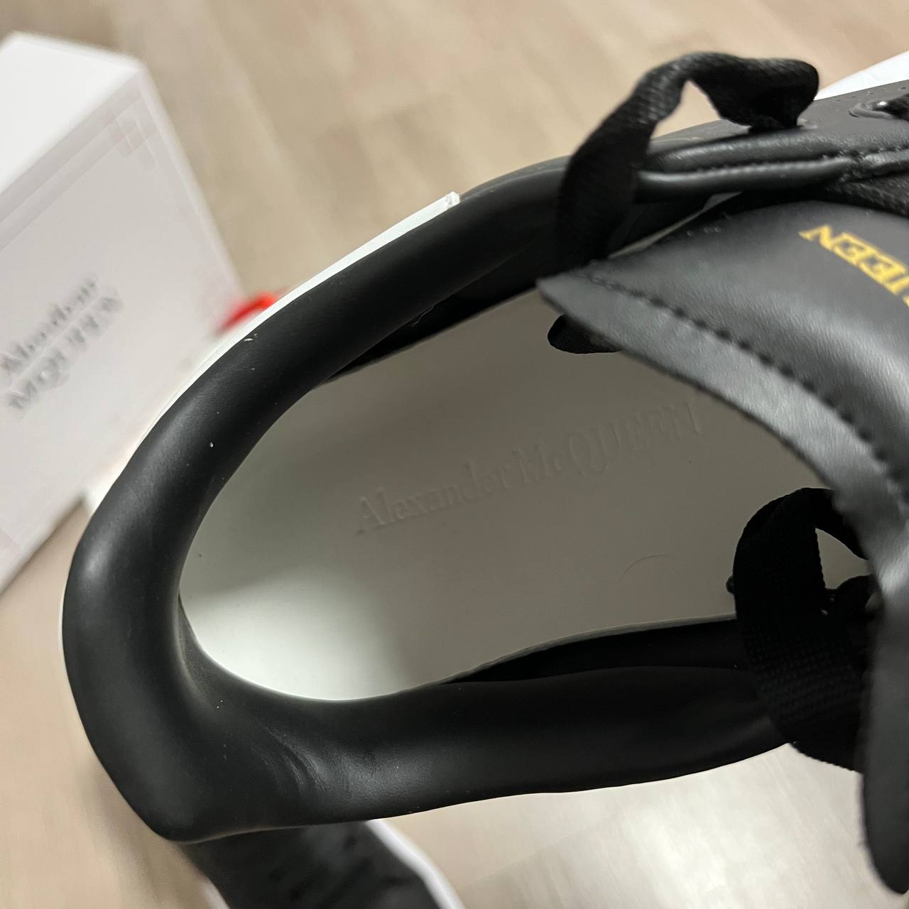 ALEXANDER MCQUEEN BLACK/WHITE