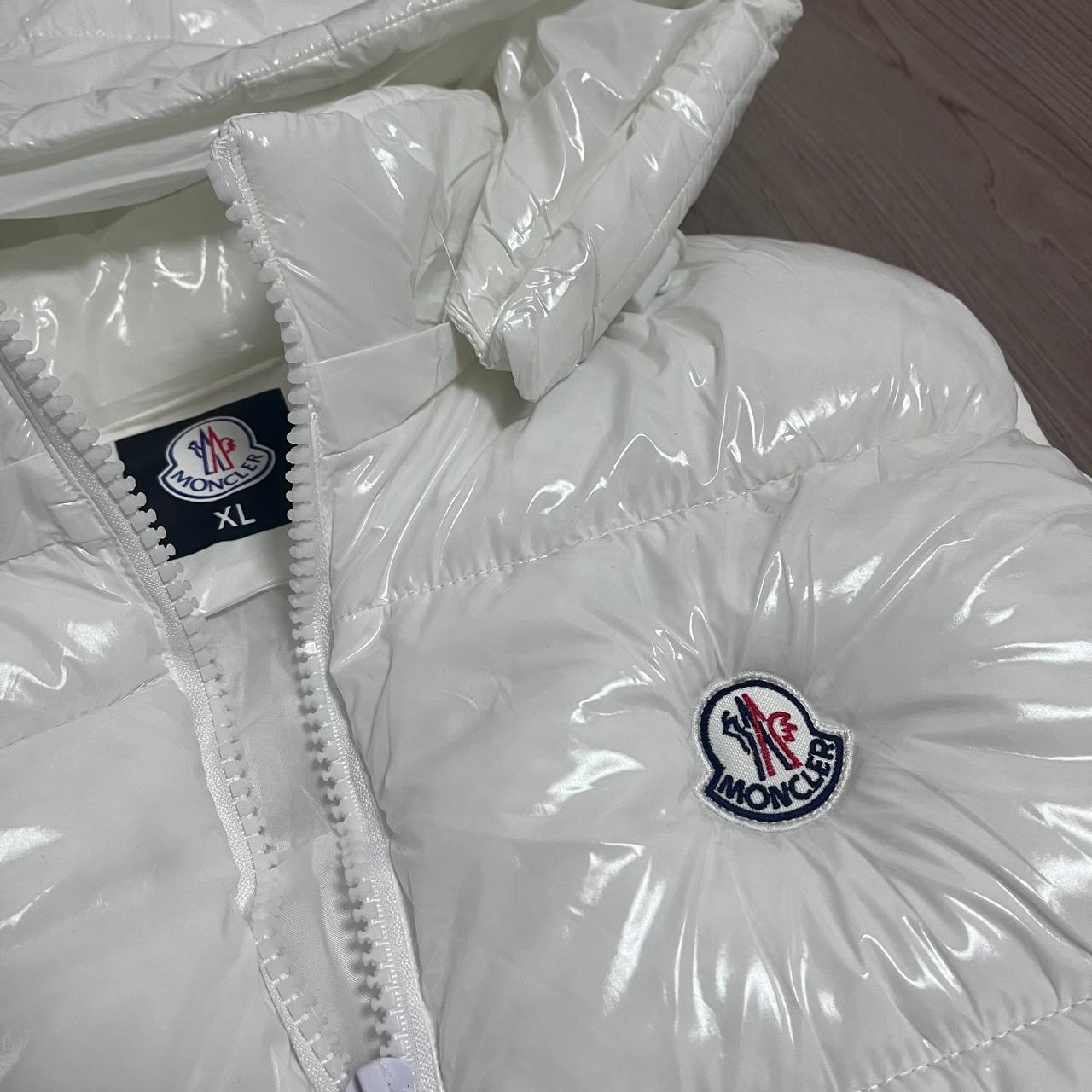 CHAQUETÓN ACOLCHADO BORDADO MONCLER SIN MANGAS CHALECO