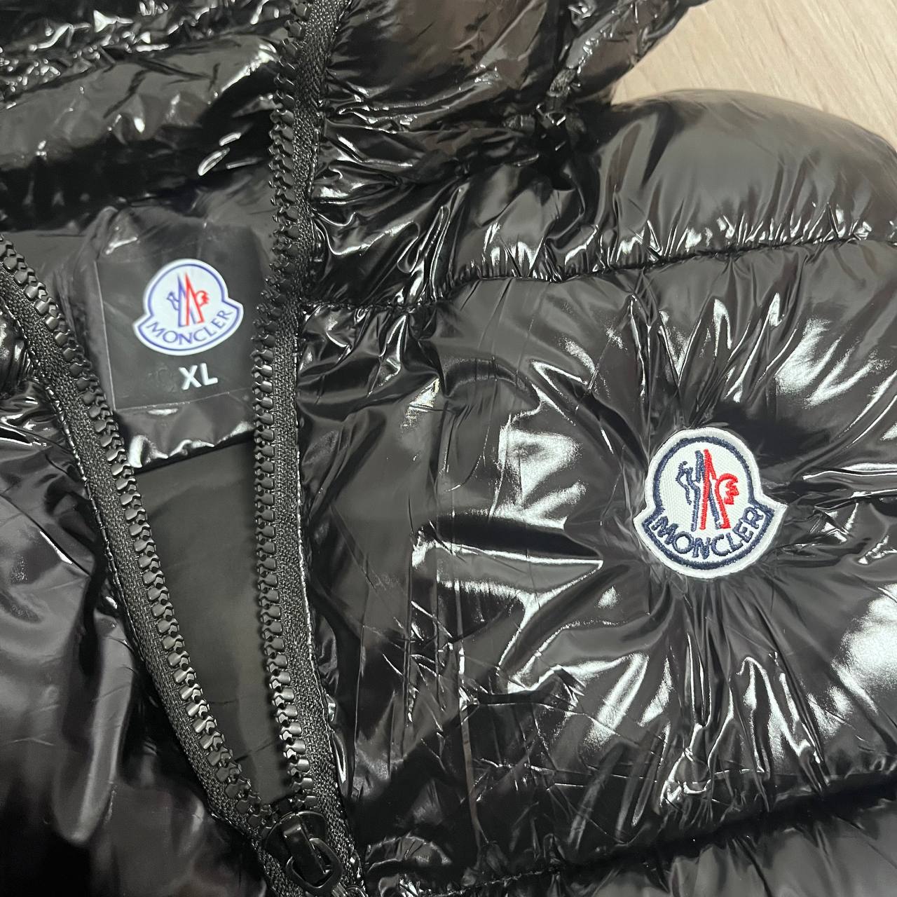 CHAQUETÓN ACOLCHADO BORDADO MONCLER SIN MANGAS CHALECO