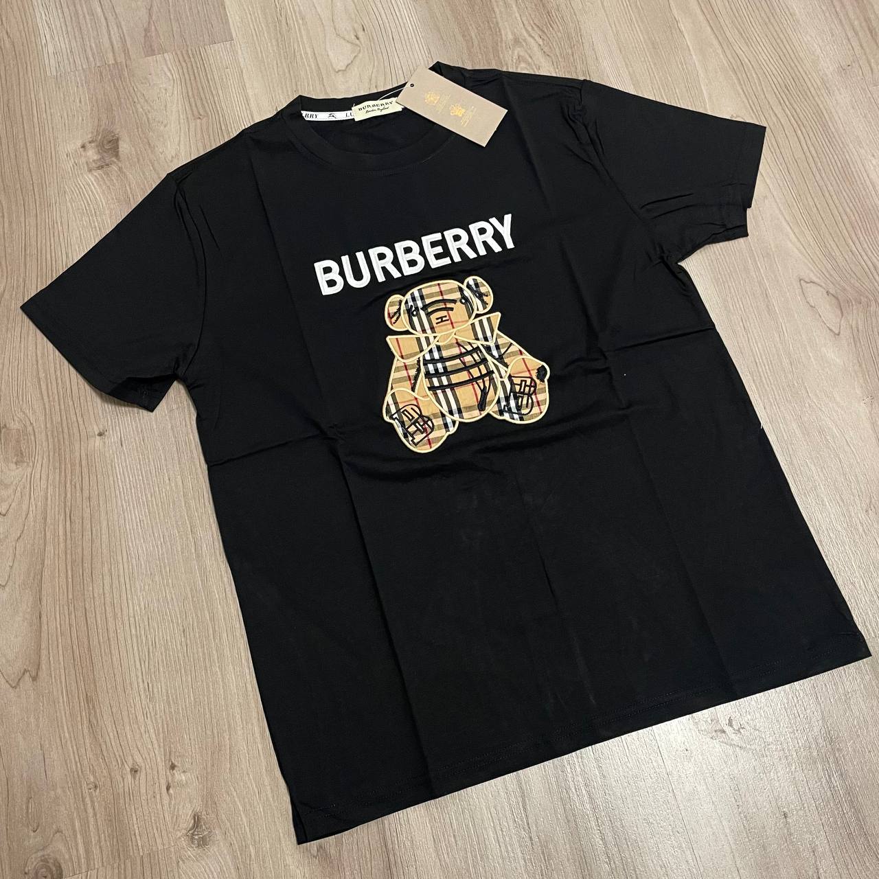 Camiseta BURBERRY NEGRA Elastica🍭😎
