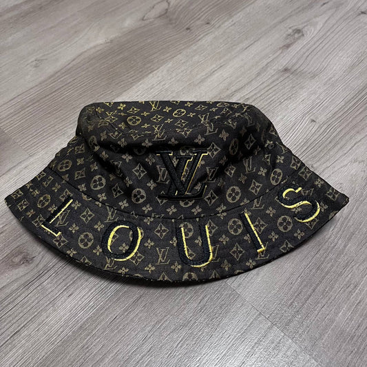 GORRO LV NEGRO /DORADO/NEGRO