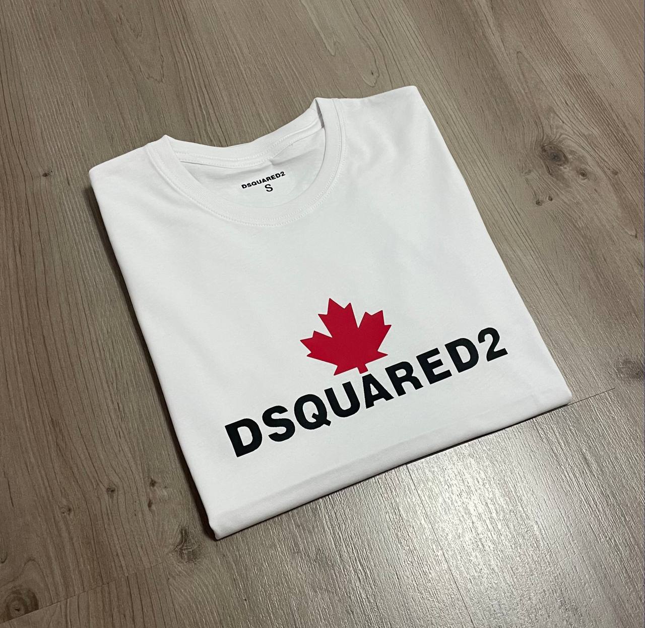 CAMISETA DSQUARED FLOR MEDIANA