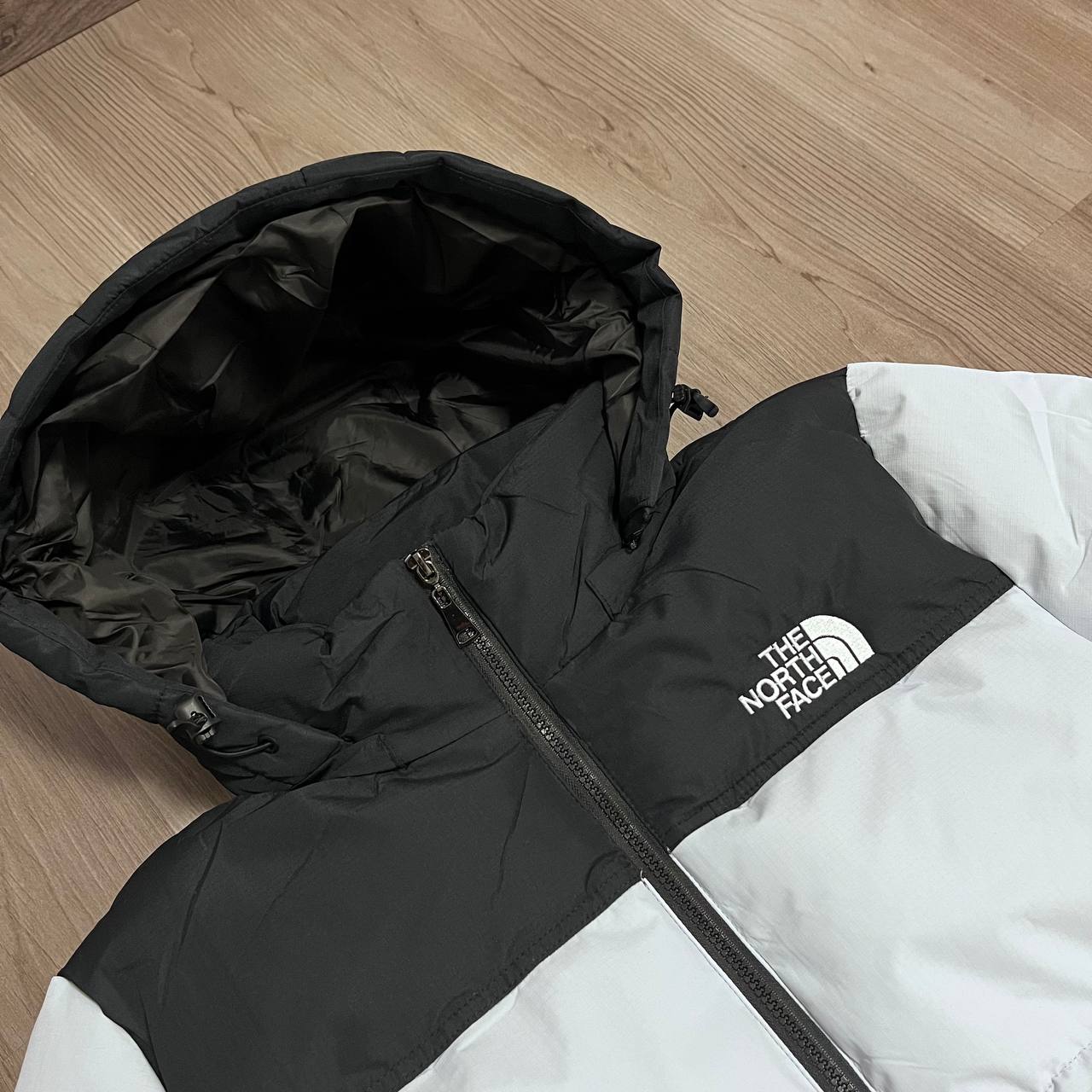 CHAQUETÓN ACOLCHADO NORTH FACE GRIS CLARO