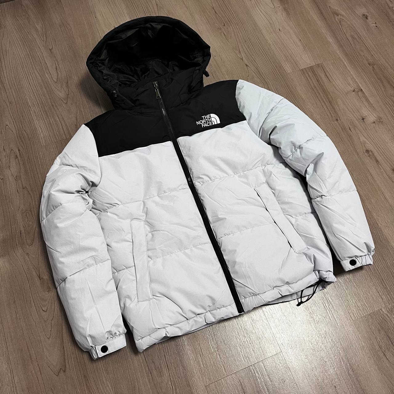 CHAQUETÓN ACOLCHADO NORTH FACE GRIS CLARO