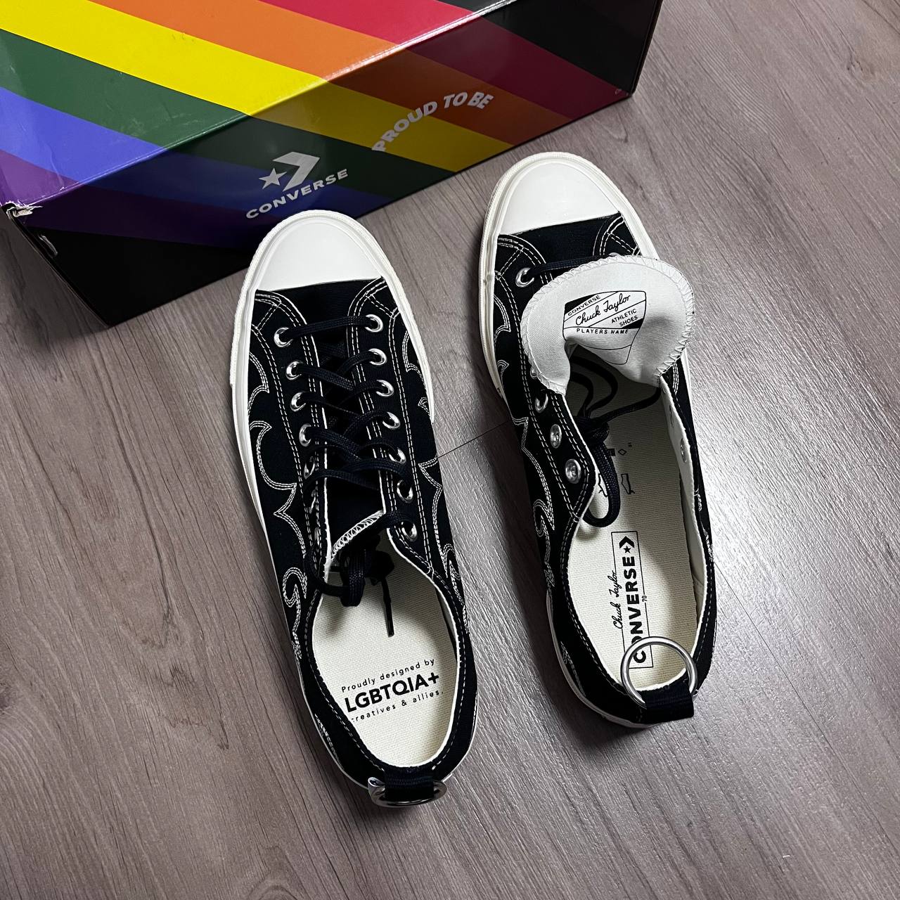 CONVERSE PRIDE