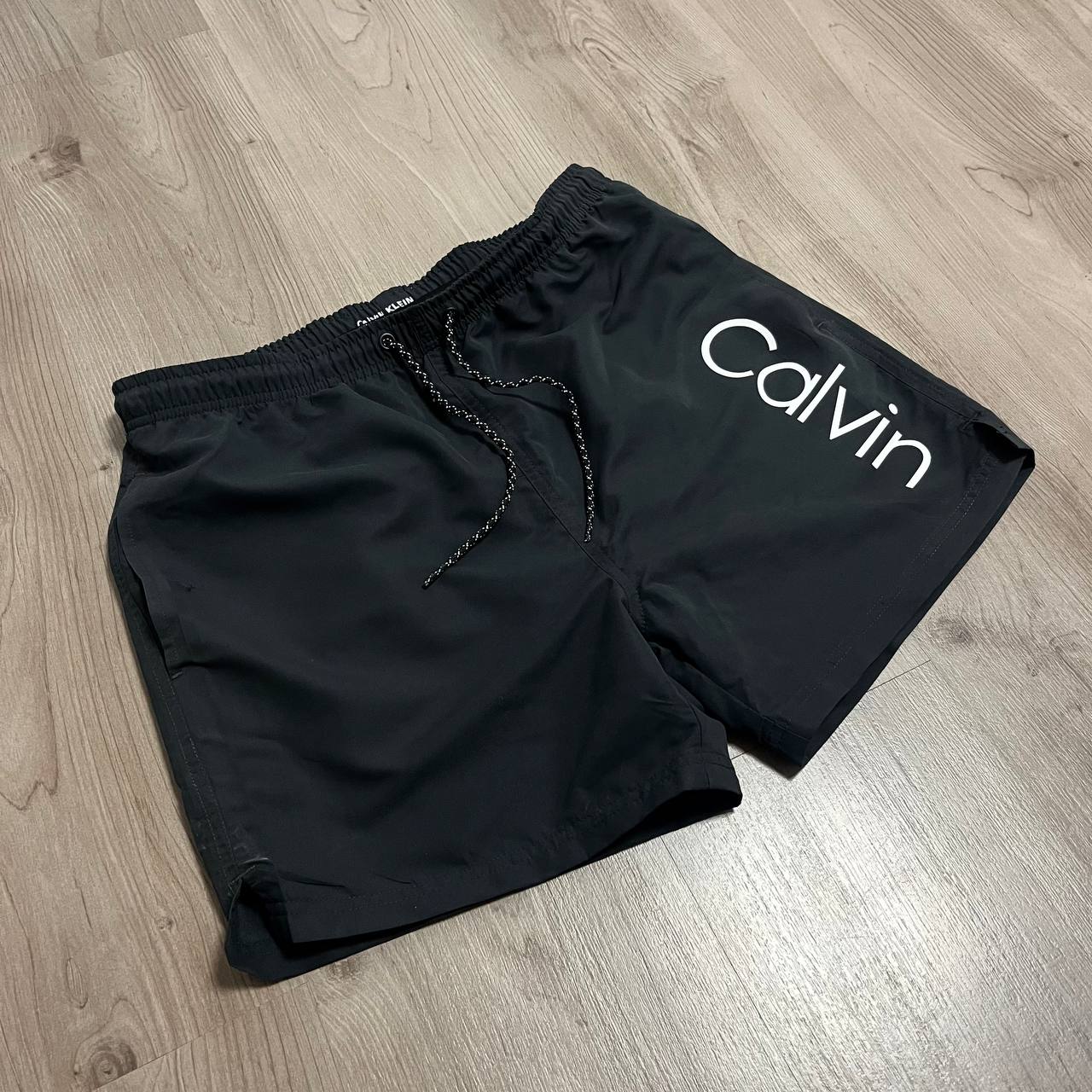 BAÑADOR CALVIN KLEIN LETRAS delante y detrás