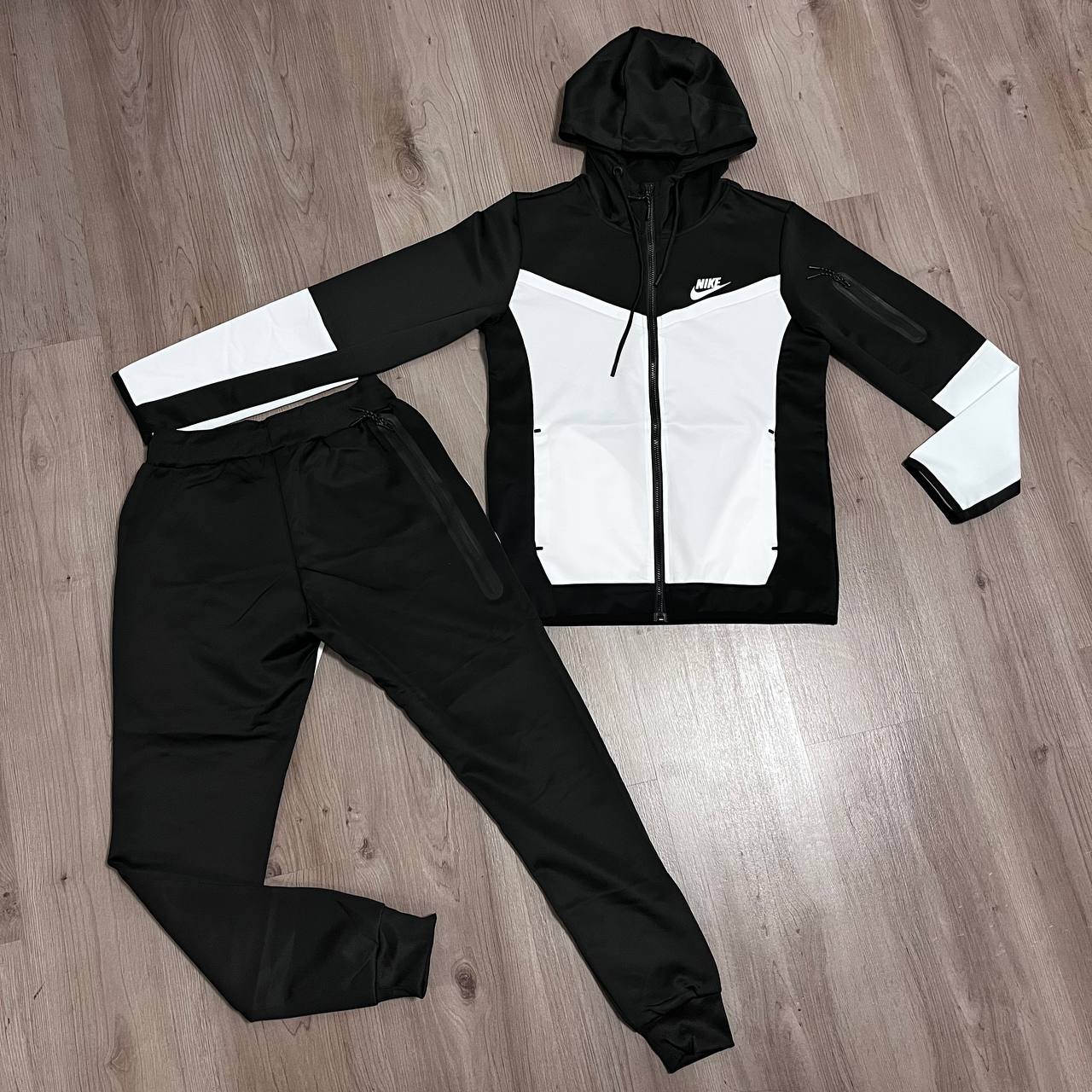 Conjunto TECH NEGRO/BLANCO
