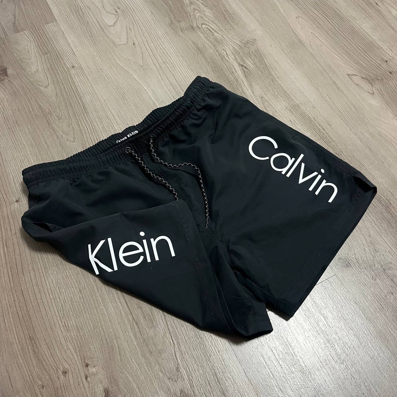 BAÑADOR CALVIN KLEIN LETRAS delante y detrás